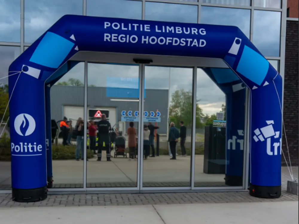 PolitieLimburgRegioHoofdstad_Aankomstboog.webp