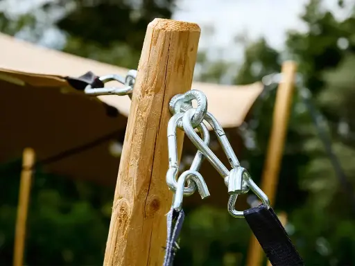 Stretchtent 4,5x6 m: palenset + verankering
